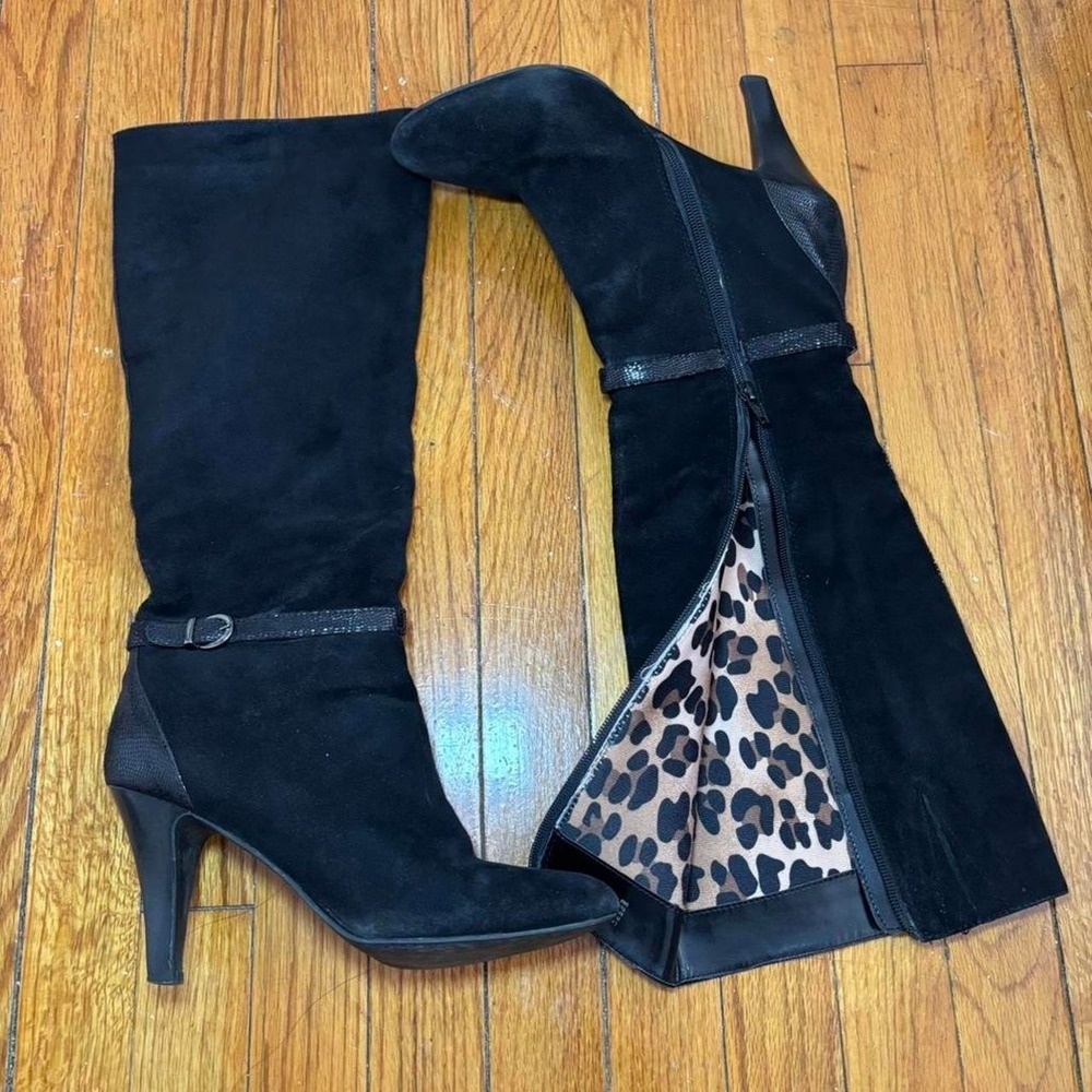 Y2K knee high Alfani boots with leopard print lining Size 9